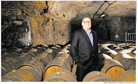 PATRICE MONMOUSSEAU IN DER KELLEREI VON BOUVET LADUBAY